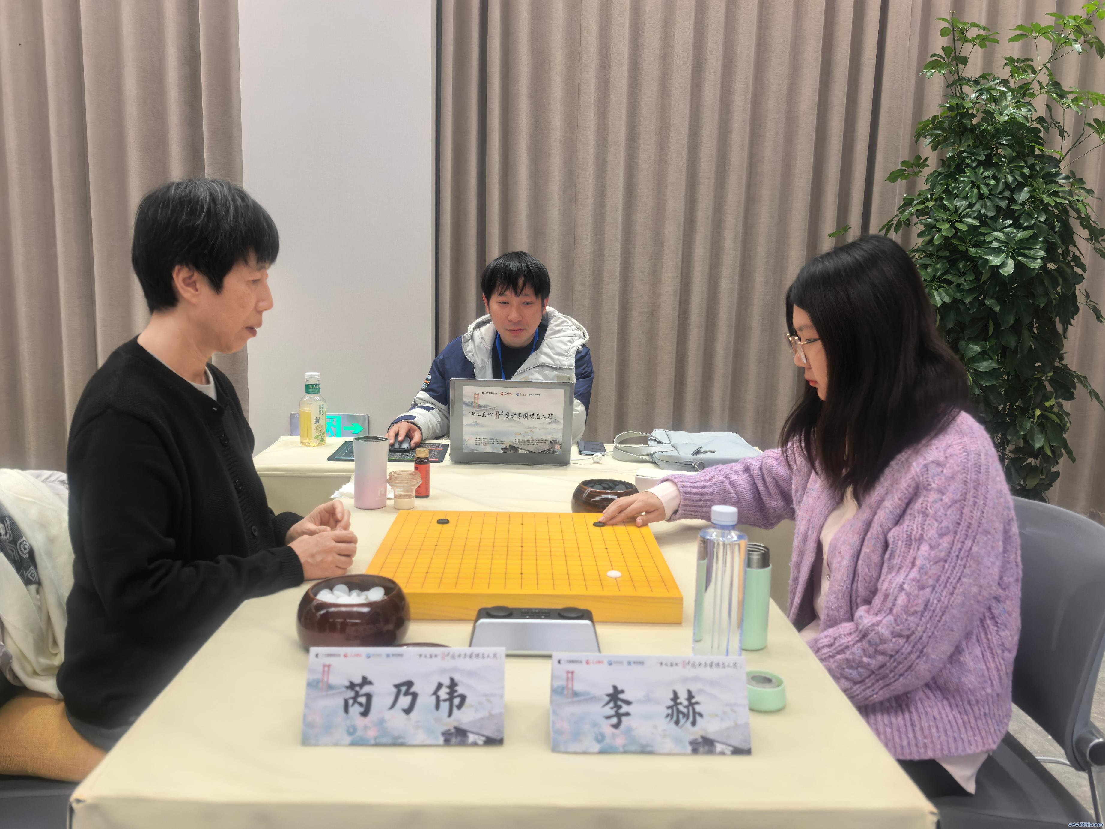 芮乃伟对阵李赫。东说念主民网记者 李乃妍摄